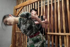 老虎凳吊起来脚心 - N213