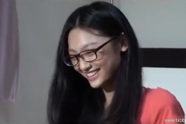 女生怕挠脚心巴士 - E578