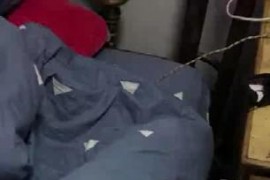 皮带打女友脚心竖屏 - B703